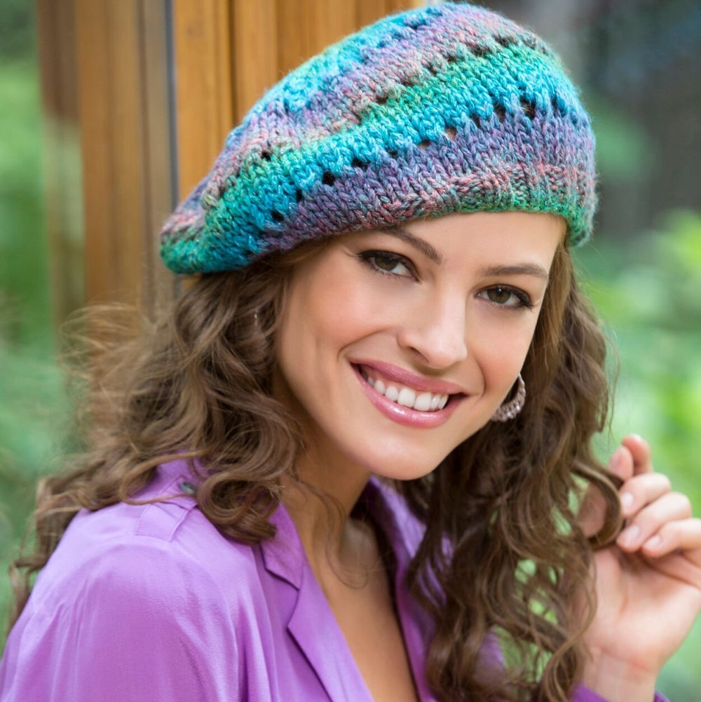 Вязаные шапки для девочек разноцветные