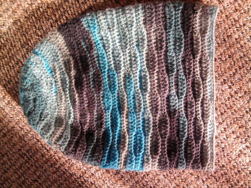 Шапка и снуд из пряжи секционного крашения