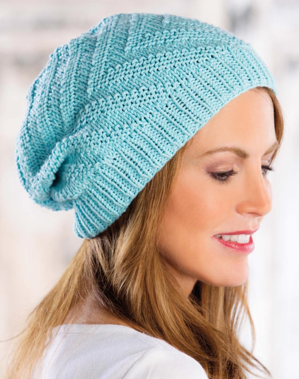 Женская шапочка спицами