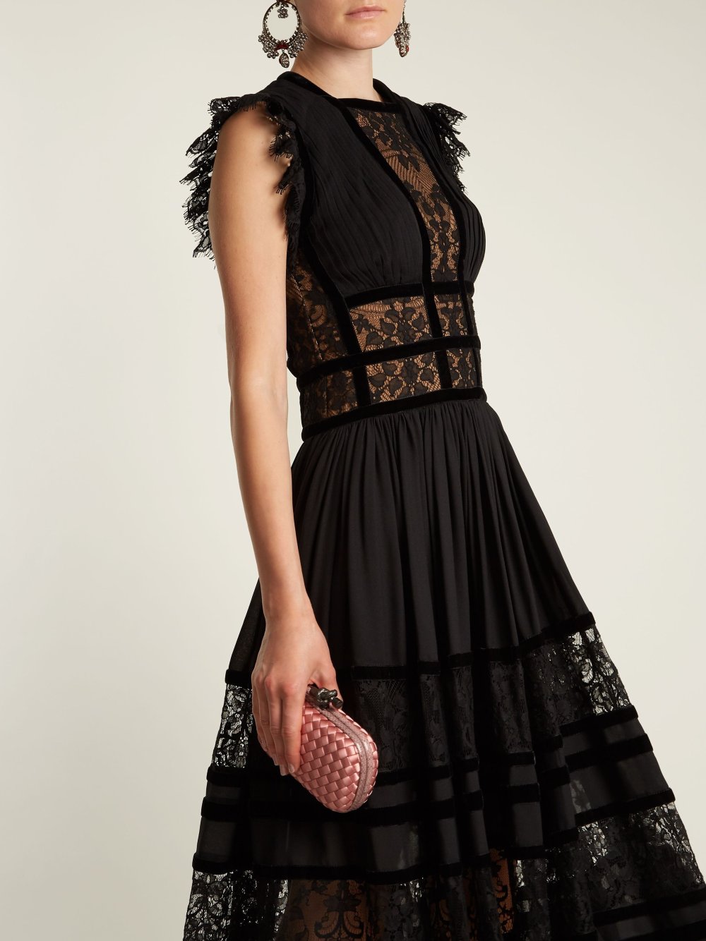 Платье BODYFLIRT синее с перфорированными кружевами