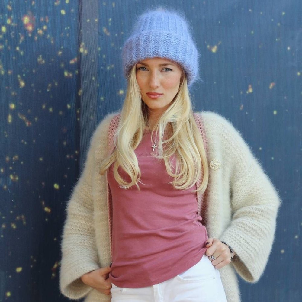 Вязаные шапки из мохера для женщин