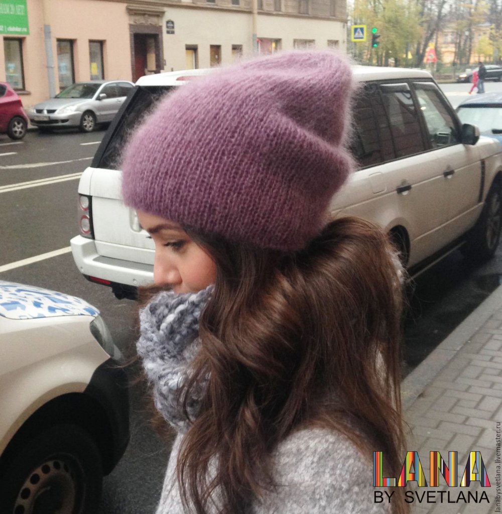 Шапка из мохера лицевой гладью