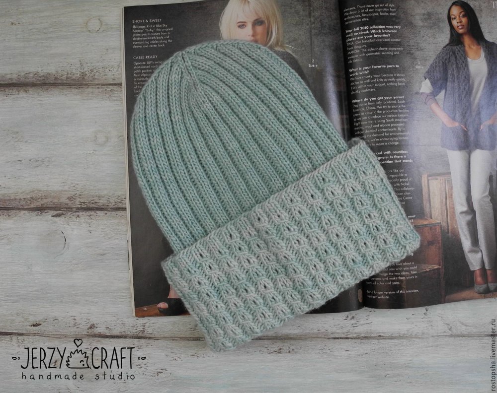 Вязаная шапка резинкой