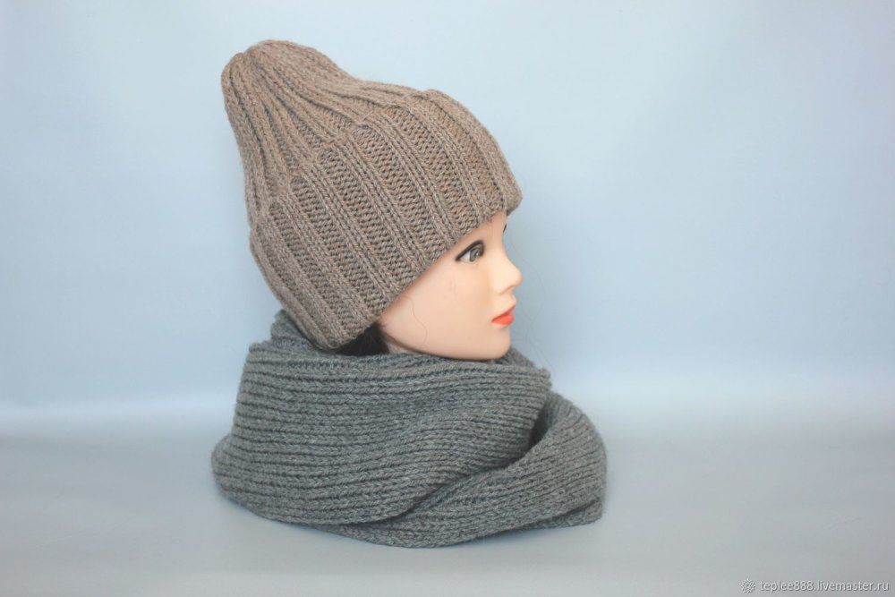 Вязаная шапка резинкой