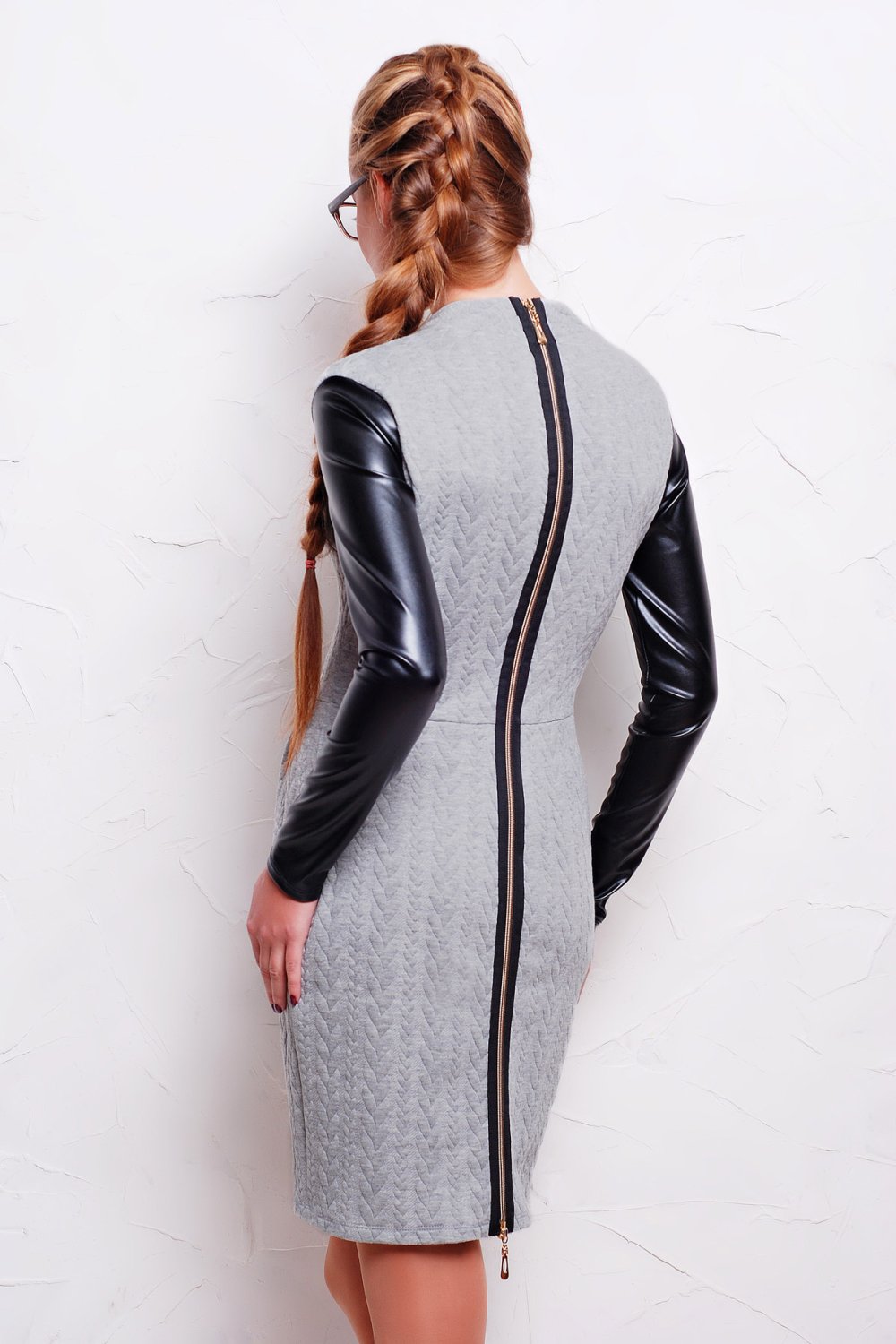 Платье с длинной молнией сзади