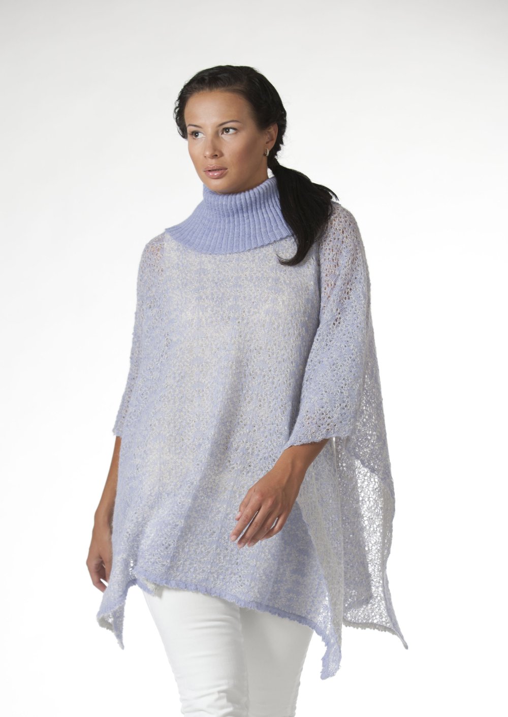 Летняя вязаная кофточка спицами для женщин белого цвета на лето