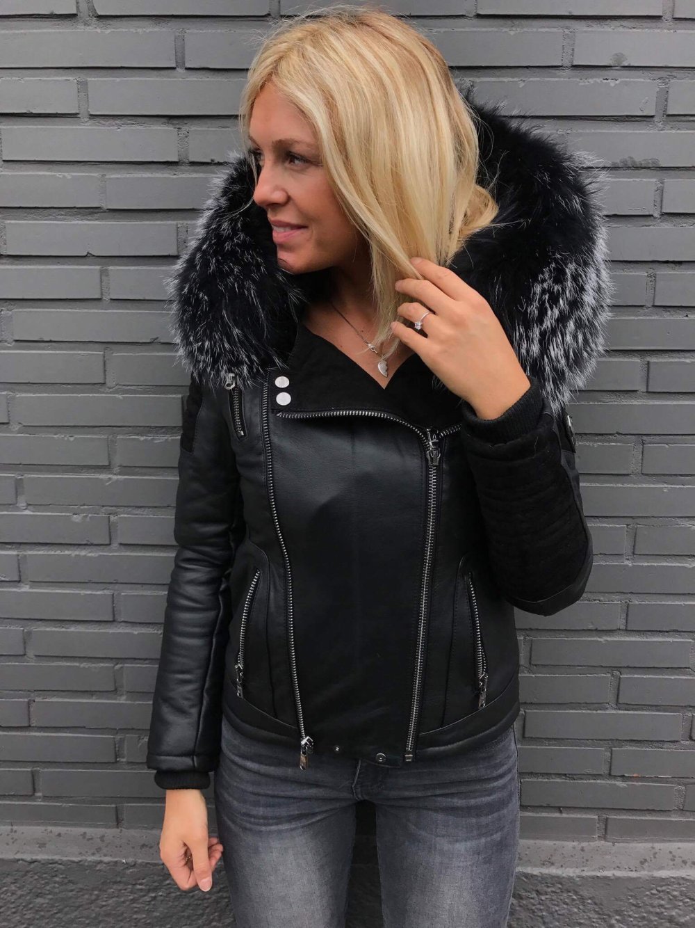 Кожаная куртка с мехом