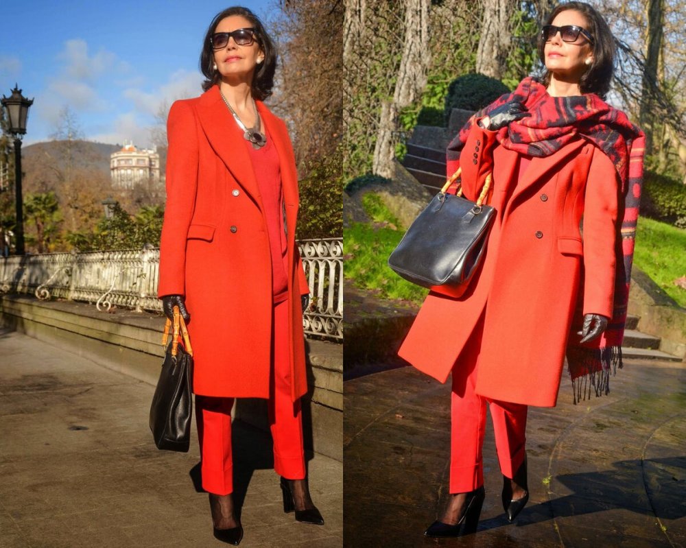 Пожилая женщина в пальто