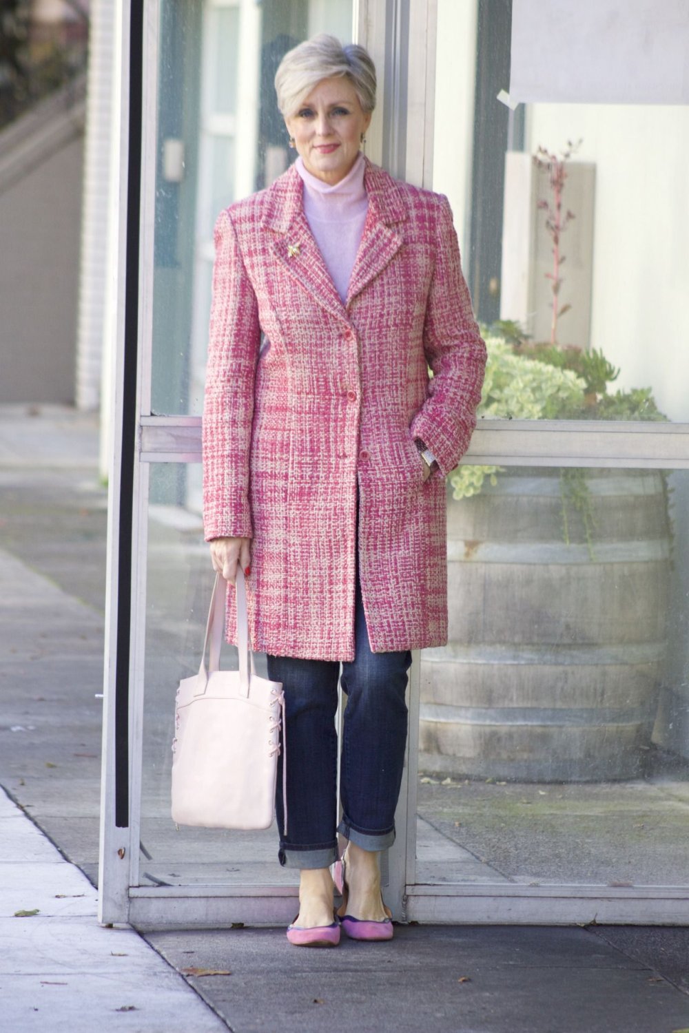 Бабушка в пальто