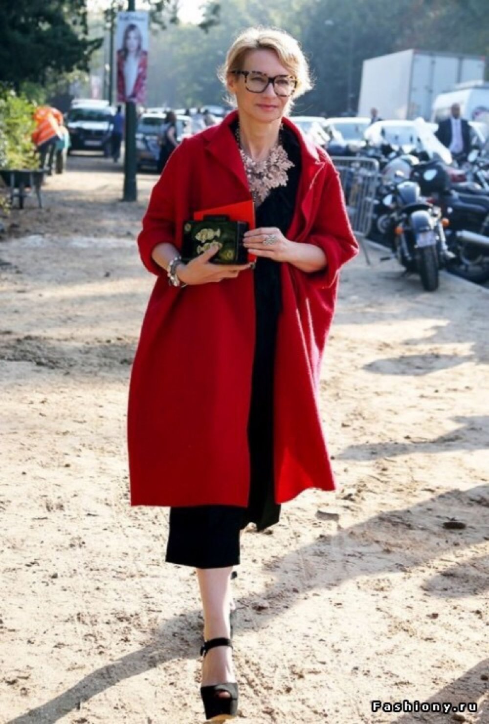 Элегантная женщина в возрасте