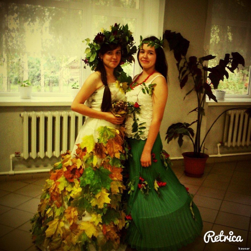 Платье из осенних листьев