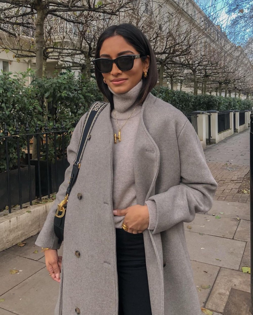 Красное пальто с шарфом