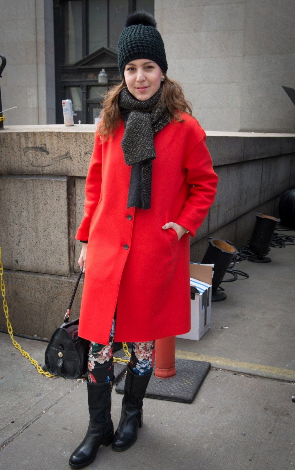 Красное пальто с палантином