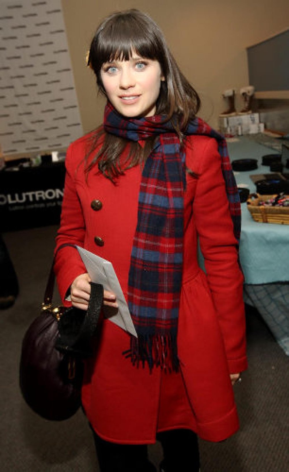 Красное пальто с шапкой