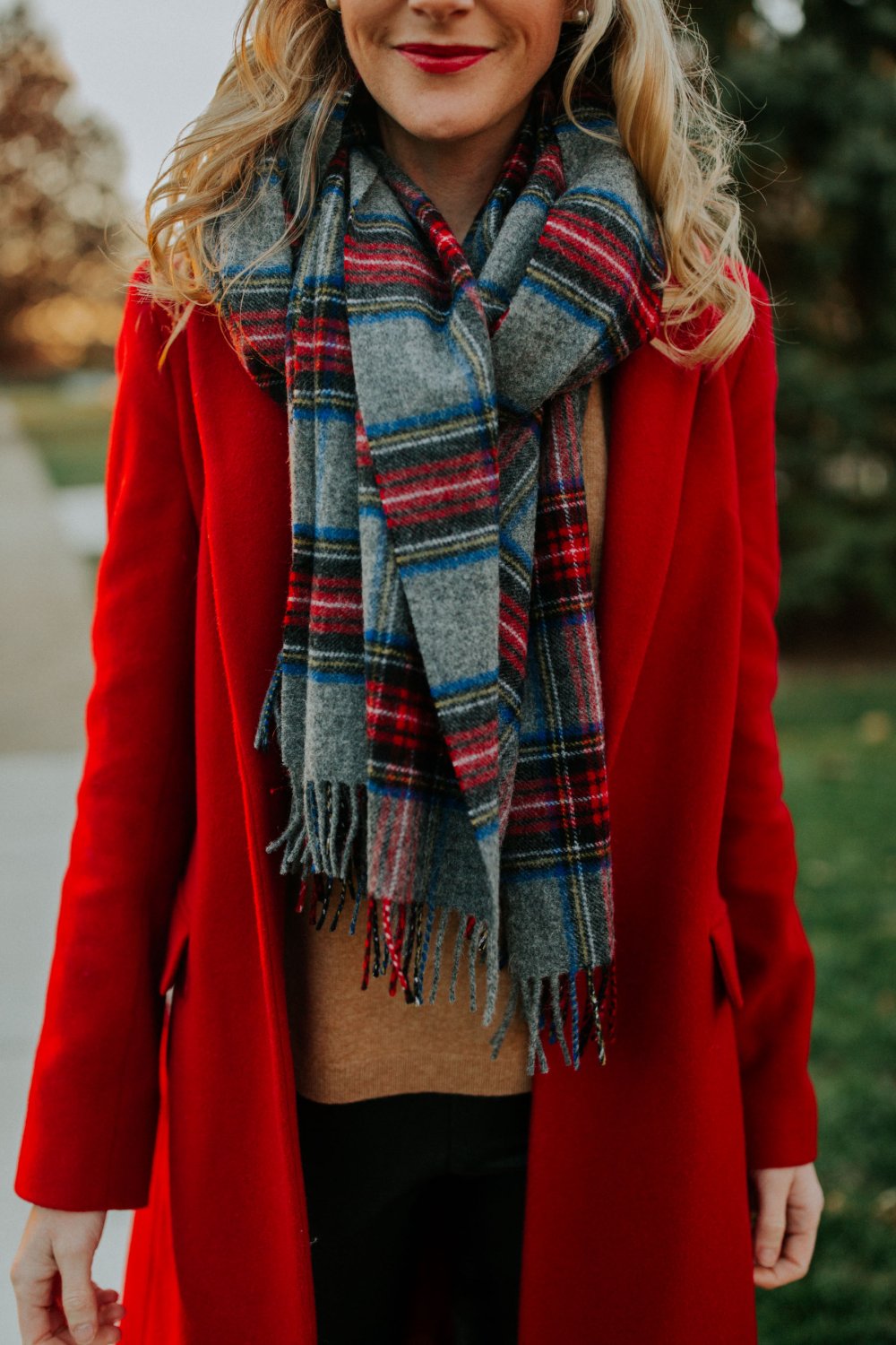 Шарфик к красному пальто