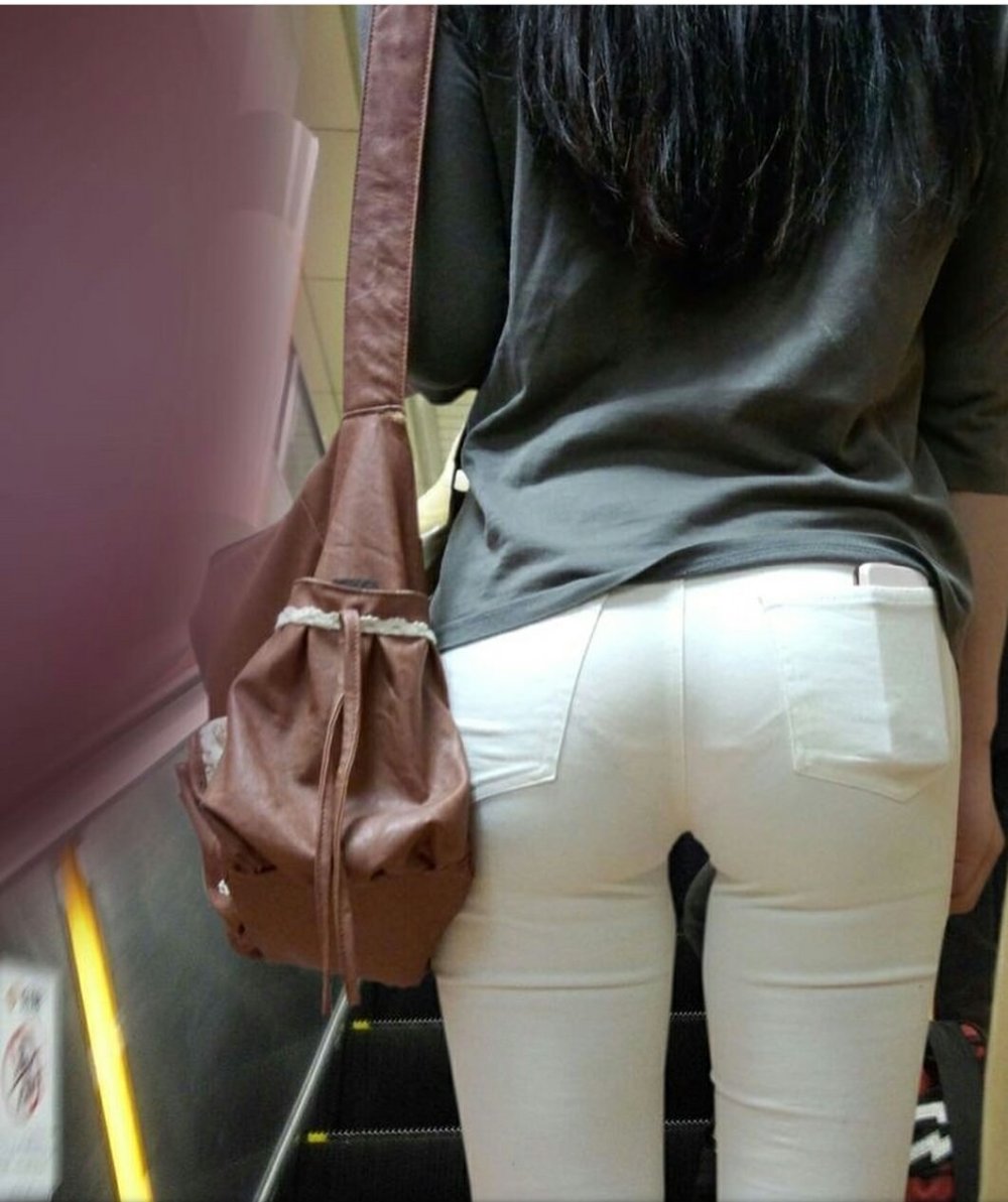 Jada Stevens в джинсах