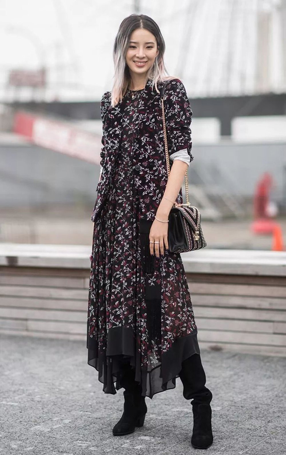 Вишневое платье свитер