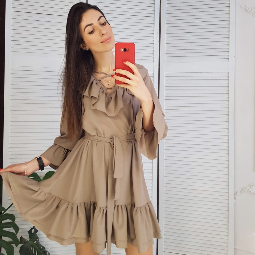 Свитер с пышной юбкой