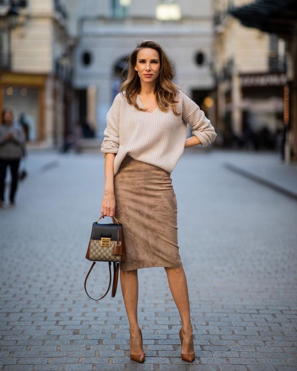 Белая кружевная юбка