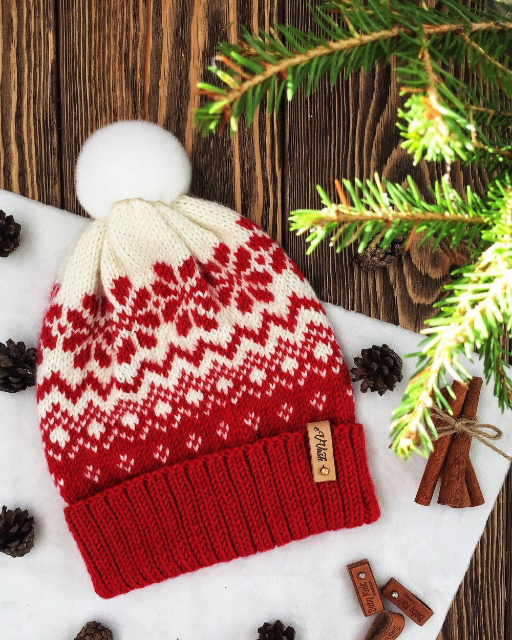 Новогодние вязаные шапки