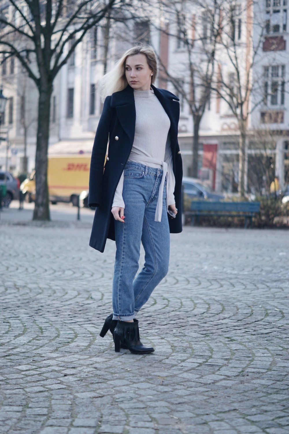 Джинсы мом и кардиган вязаный