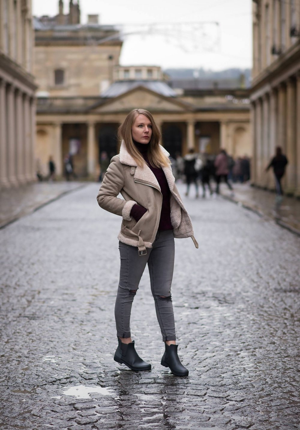 Джинсы бойфренды с сапогами