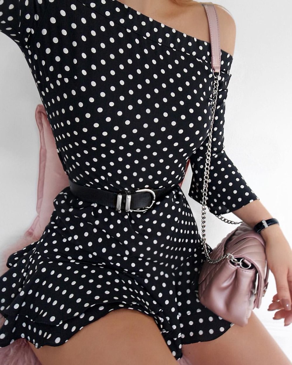 Платье в горох с чем носить