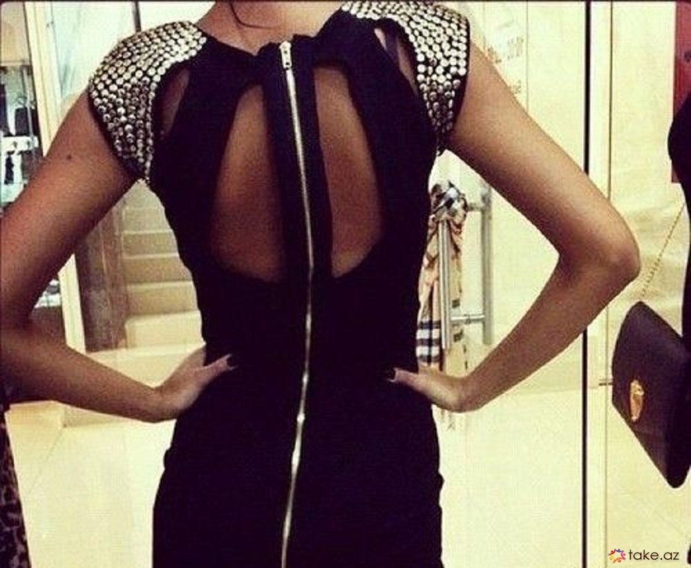 Платье с молнией на спине