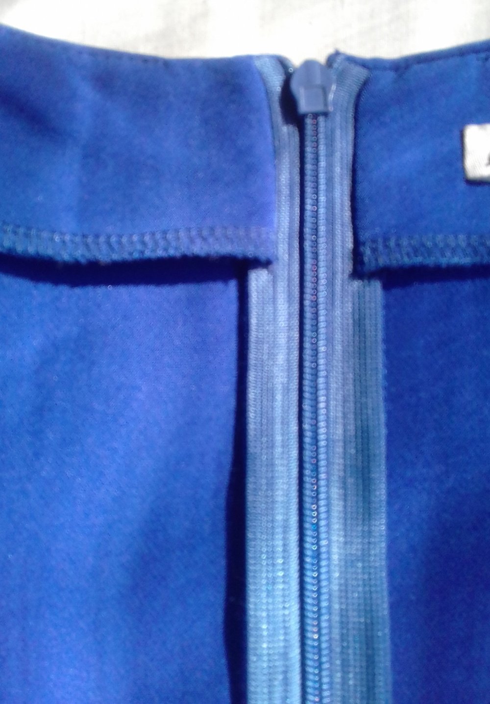 Юбка с вырезом на ягодицах