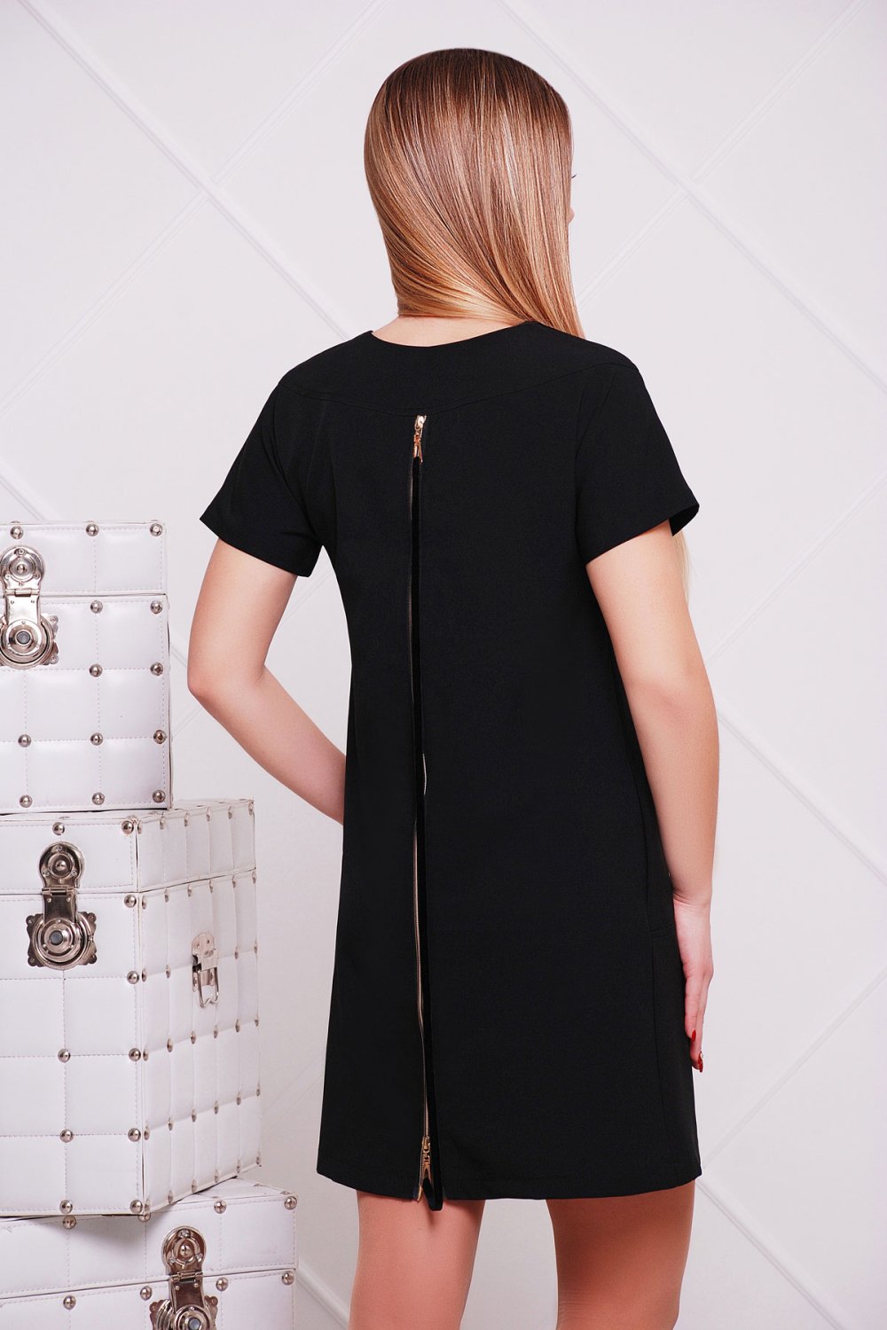 Платье с молнией на спине