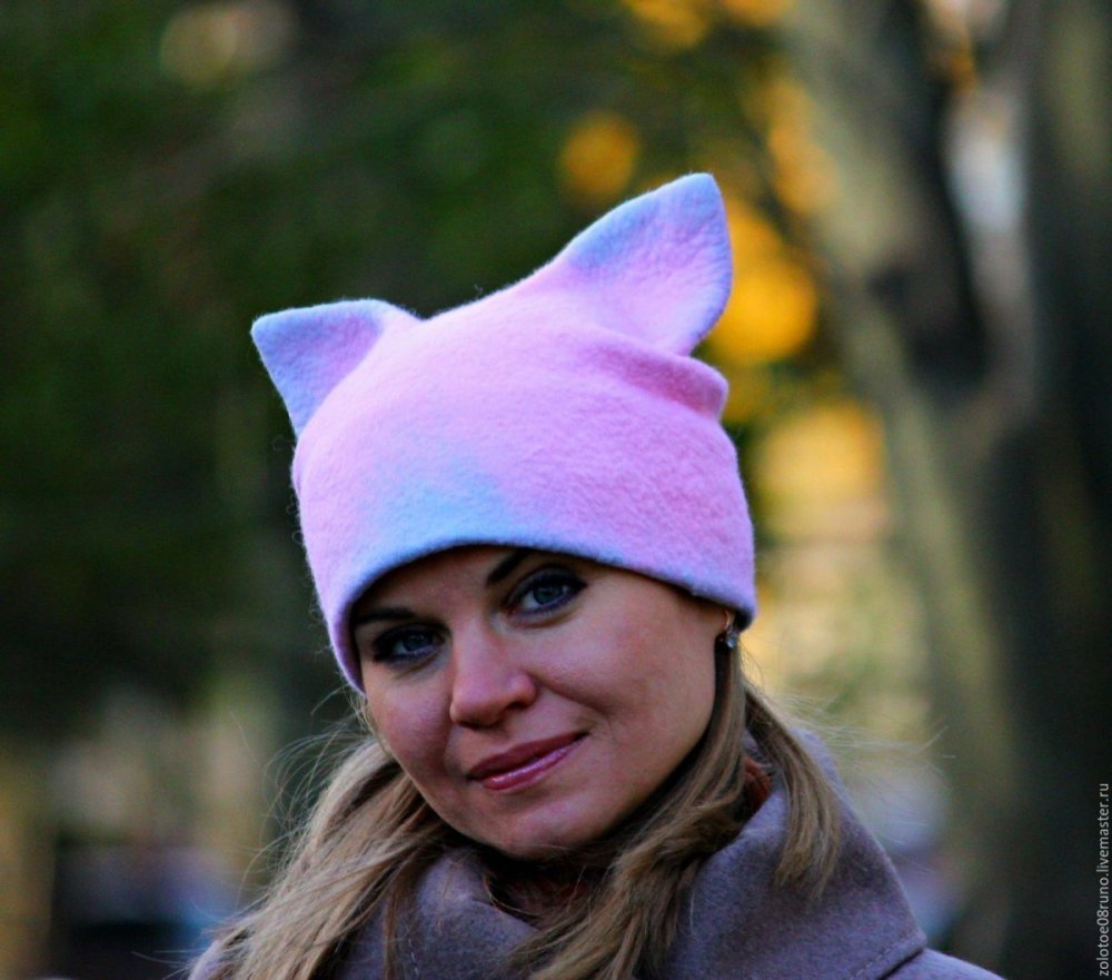 Шапка с кошачьими ушками фиолетовая