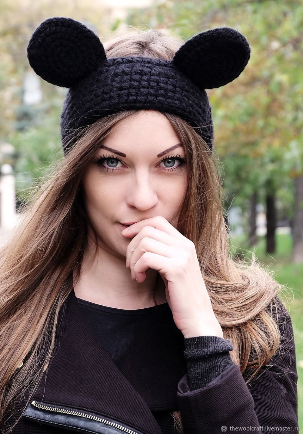 Вязаная шапка с длинными ушками