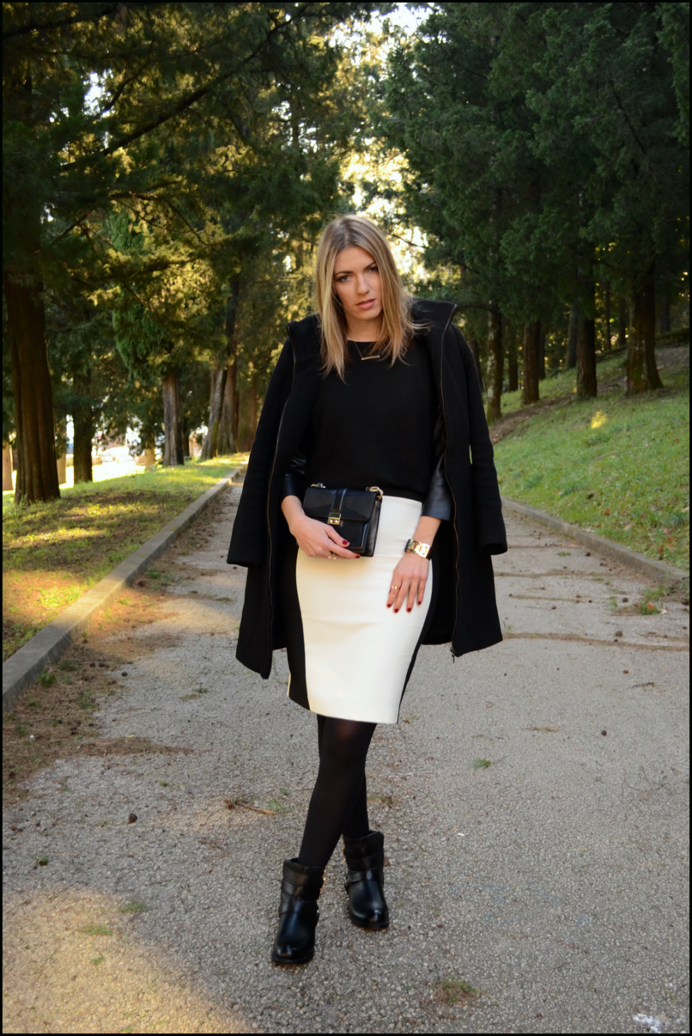 Девушки в ботильонах