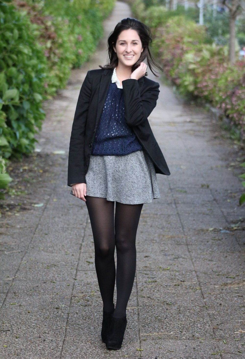 Девушки в юбках колокольчик