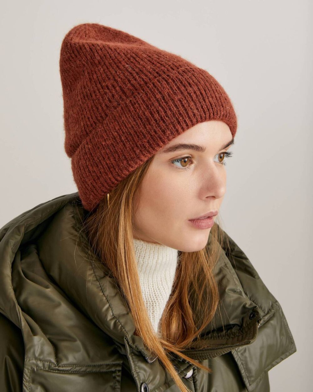 Шапка с овечками жаккард