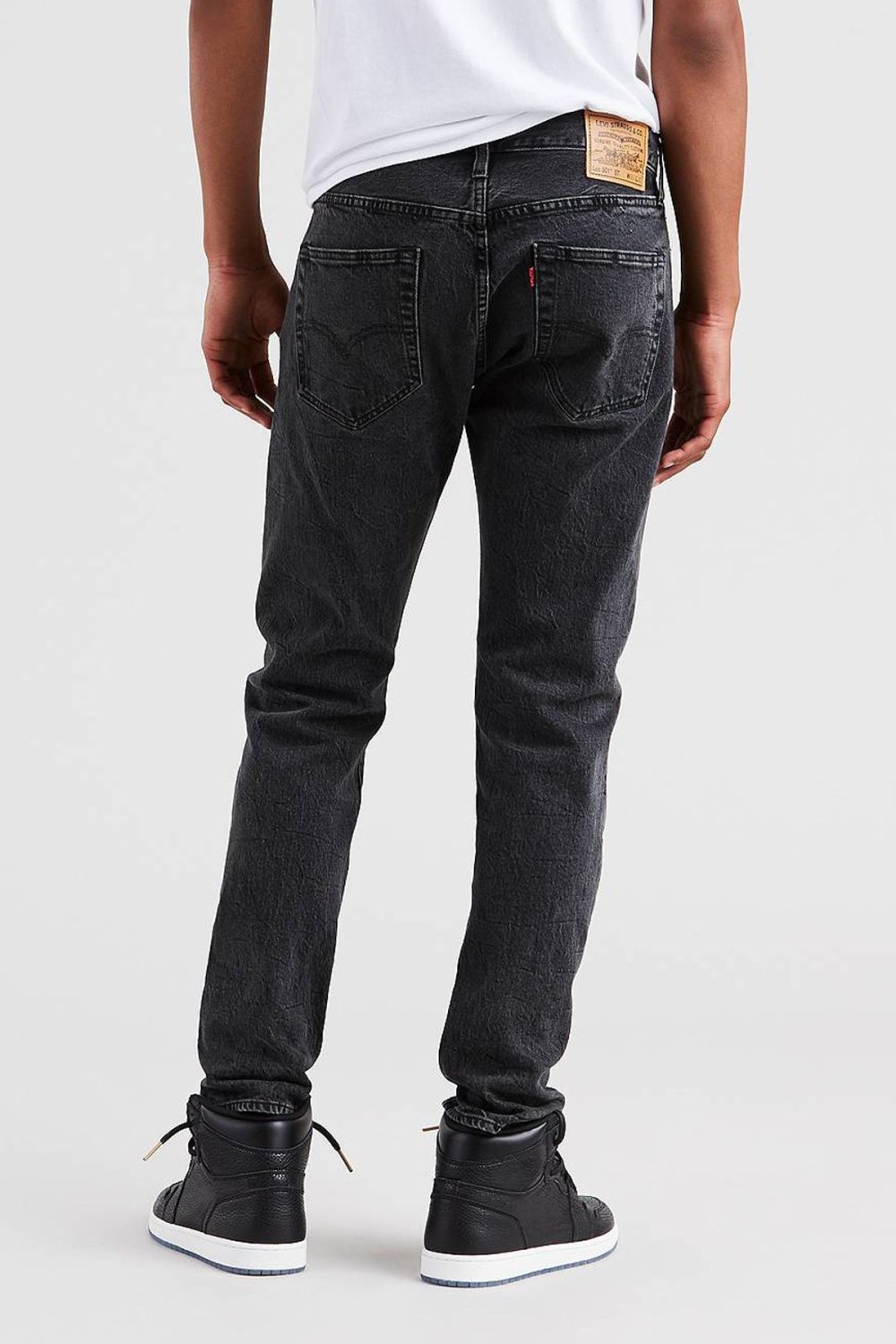 Мужские джинсы сзади