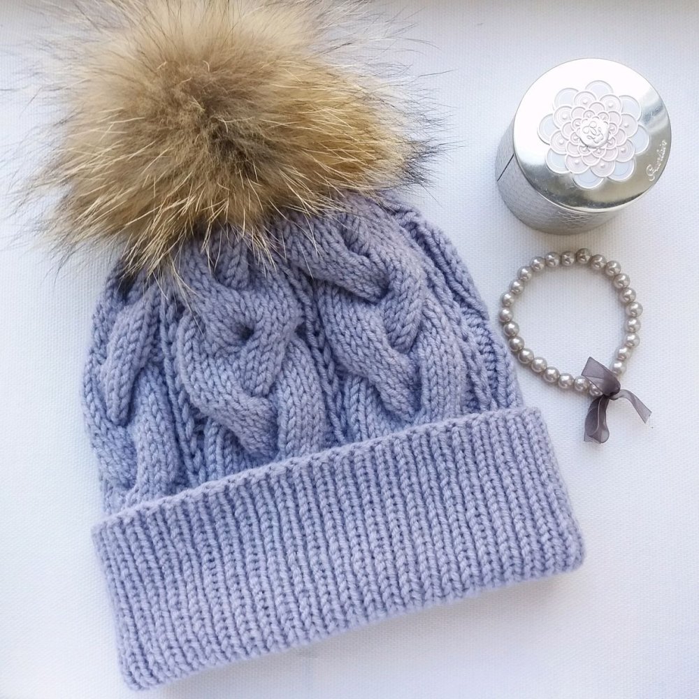 Белая шапочка из мохера