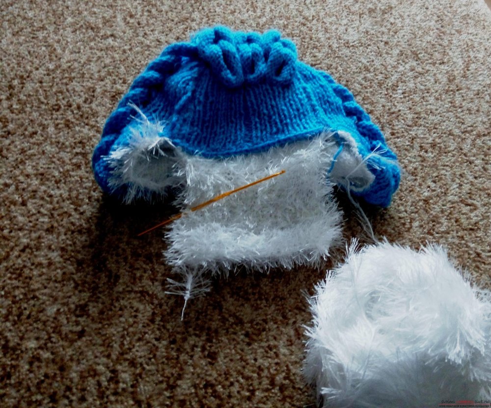 Голубой комплект шапка и снуд спицами