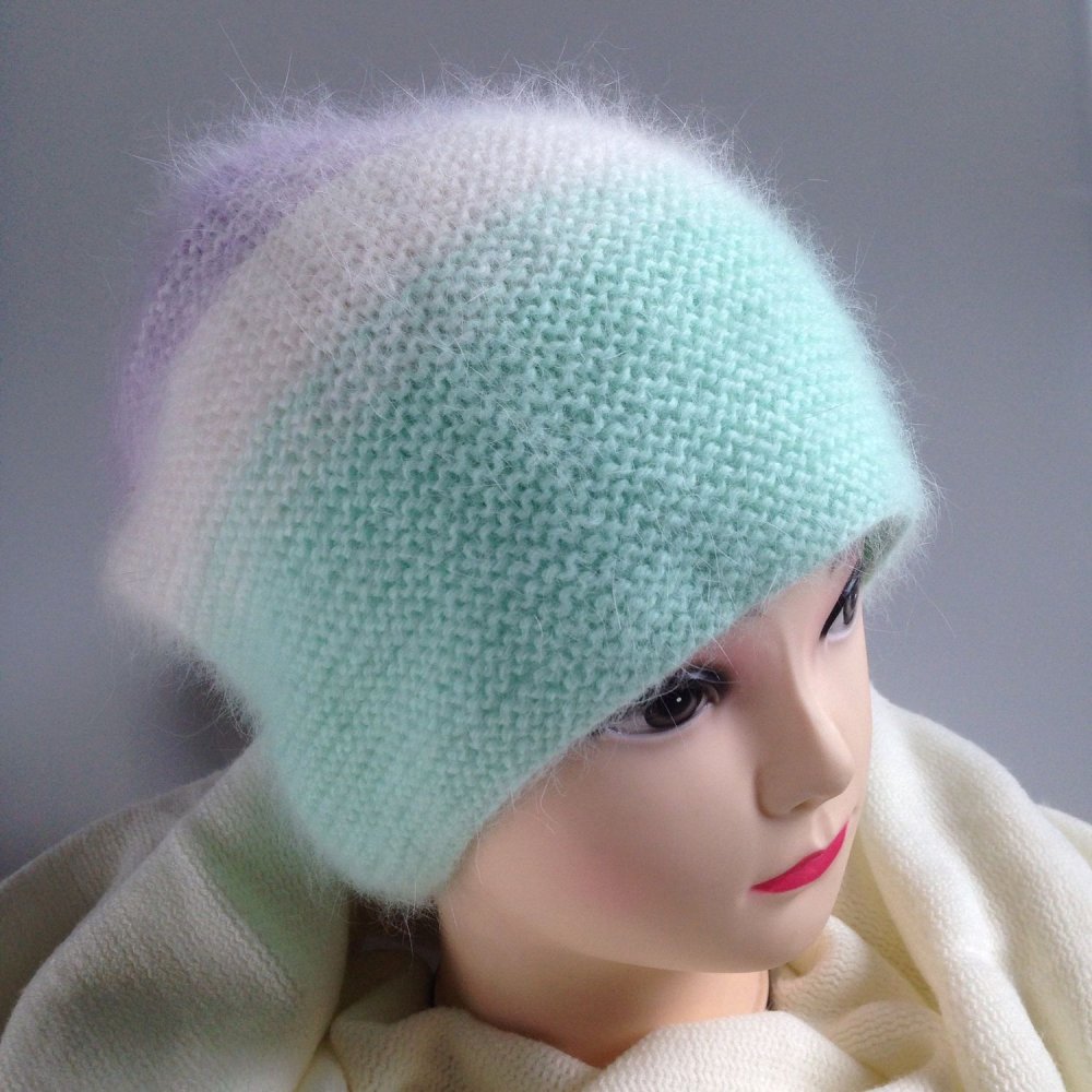 Вязаные шапки с пуговицами