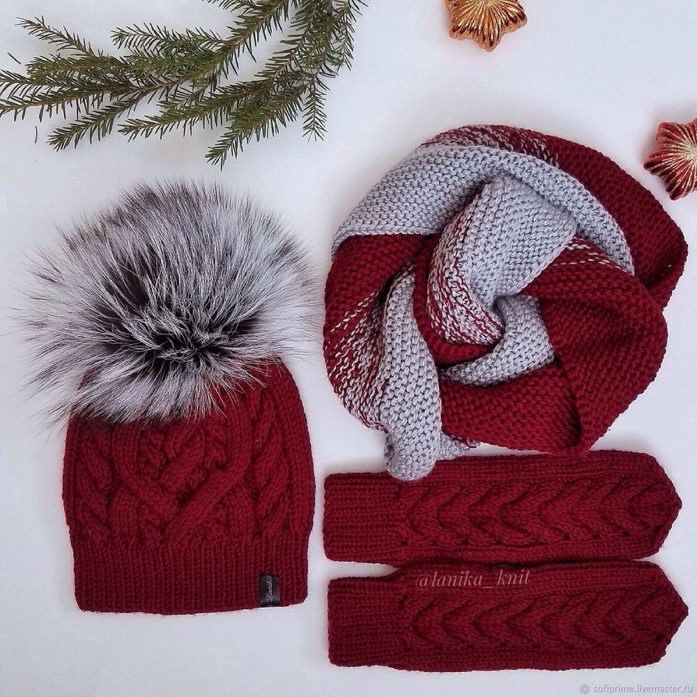 Шапка со снежинками