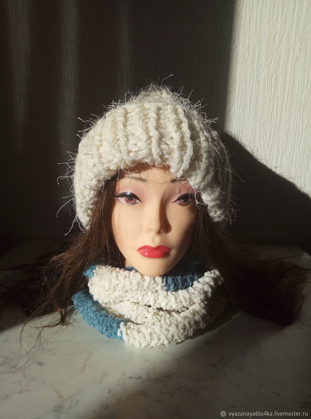 Шапка из пряжи велюр