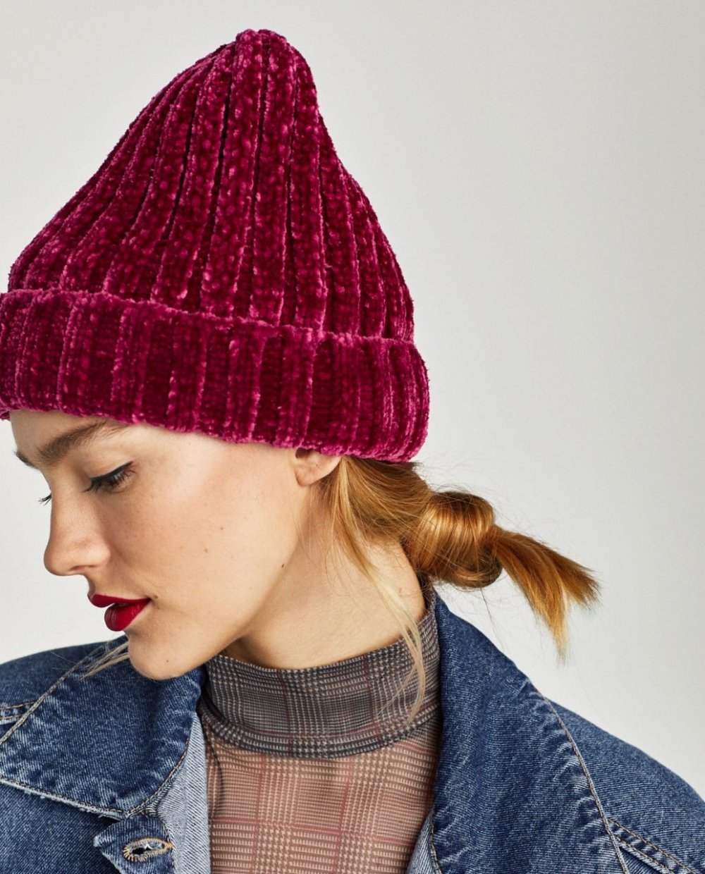 Шапка из велюровой пряжи