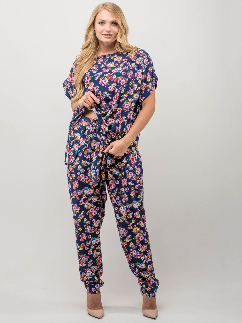 Летний брючный костюм с туникой