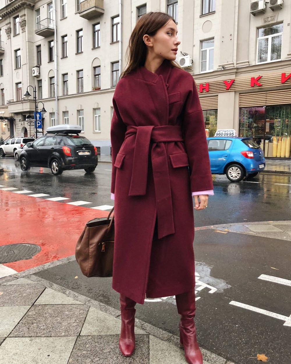 Моника бургунди