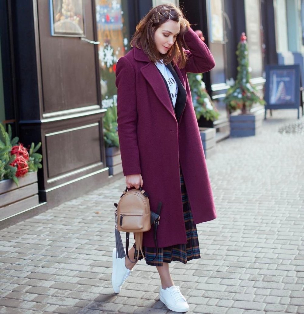 Тренч в цвете марсала