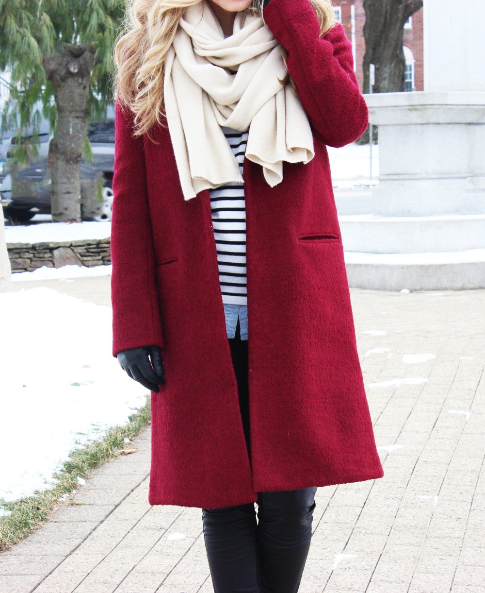 Пальто цвета марсала