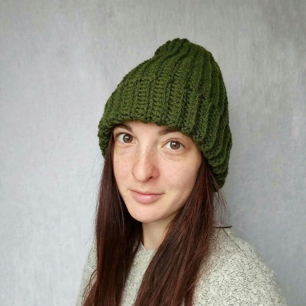 Голубая шапка спицами