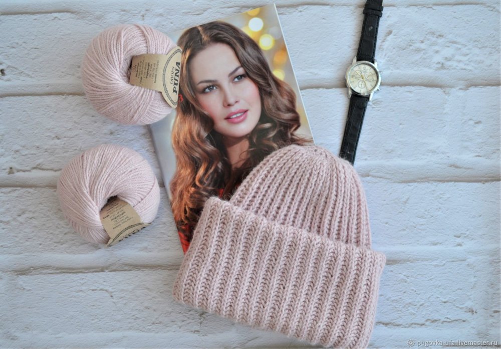 Шапка нежно розовая вязаная