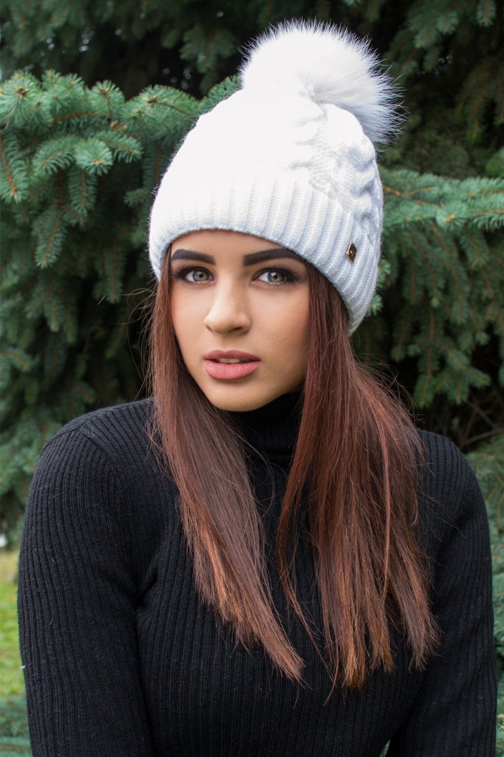 Шапка с бубоном диор