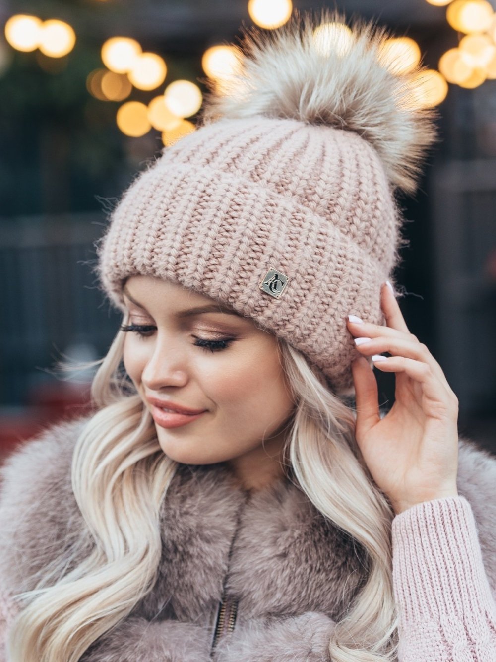 Вязаная спицами шапочка с совой